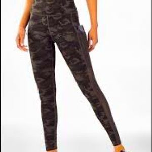 XL High Waisted Fabletics Camo Leggings